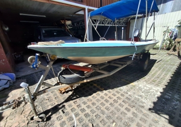 Lancha tipo cobra